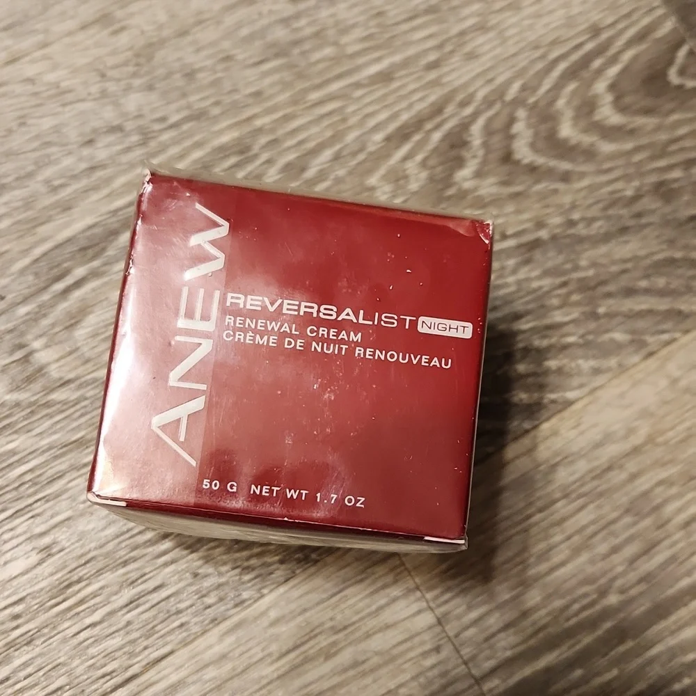 NIP Avon Reversalist Night Renewal Cream